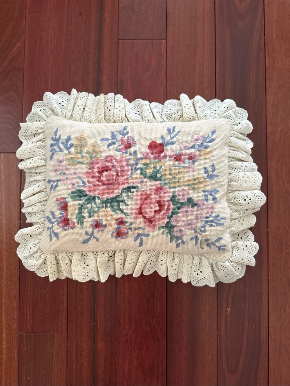 Vintage Pillow Needlepoint Pillow Roses W Eyelet Border 9x12 + 2 In Border